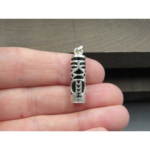 Sterling Silver Unique Pattern Cylinder Of Onyx Stone Pendant - Picture 2 of 7